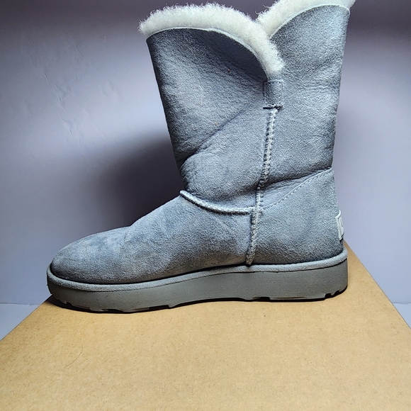 UGG Women's Gray Classic Cuff Short SIZE 7 - Picture 3 of 10